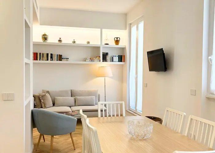 Bright With Private Terrace Near The Vatican - Romane Apartament *