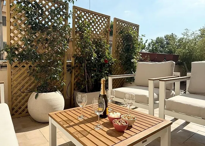 Bright With Private Terrace Near The Vatican - Romane Apartament *