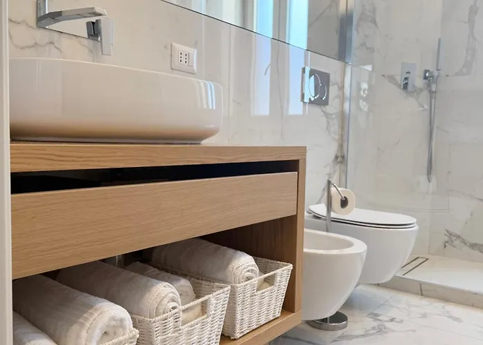 Bright With Private Terrace Near The Vatican - Romane Apartament