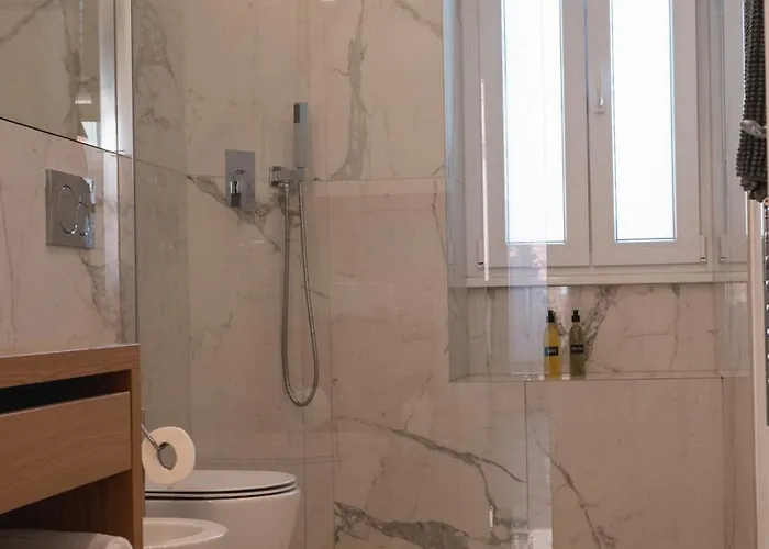 Bright With Private Terrace Near The Vatican - Romane Apartament *
